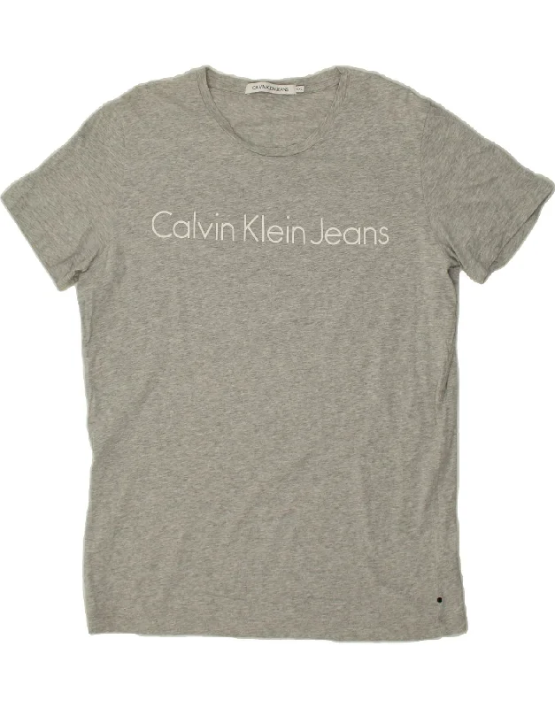 CALVIN KLEIN JEANS Mens Graphic T-Shirt Top 2XL Grey Cotton-- Front Pockets Side Pockets Patch Pockets CALVIN KLEIN JEANS Mens Graphic T-Shirt Top 2XL Grey Cotton-- Front Pockets Side Pockets Patch Pockets