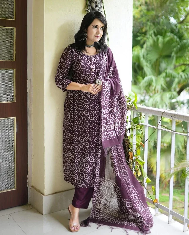 Indian Fashion Women Viscose Printed Purple Kurta And Pant Set With Dupatta Classic Stretch Pants Indian Fashion Women Viscose Printed Purple Kurta And Pant Set With Dupatta Classic Stretch Pants