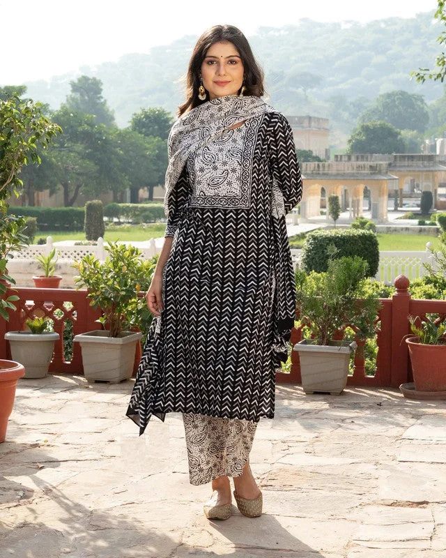 NOZ2TOZ Womens Black Cotton Printed Kurta And Pant Set With Dupatta Chic Black Leggings NOZ2TOZ Womens Black Cotton Printed Kurta And Pant Set With Dupatta Chic Black Leggings