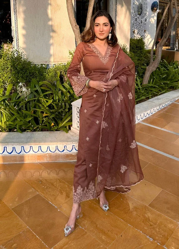 NOZ2TOZ Women's Brown Viscose Silk Embroidery Kurta Pant With Dupatta Comfortable Jogger Trousers NOZ2TOZ Women's Brown Viscose Silk Embroidery Kurta Pant With Dupatta Comfortable Jogger Trousers