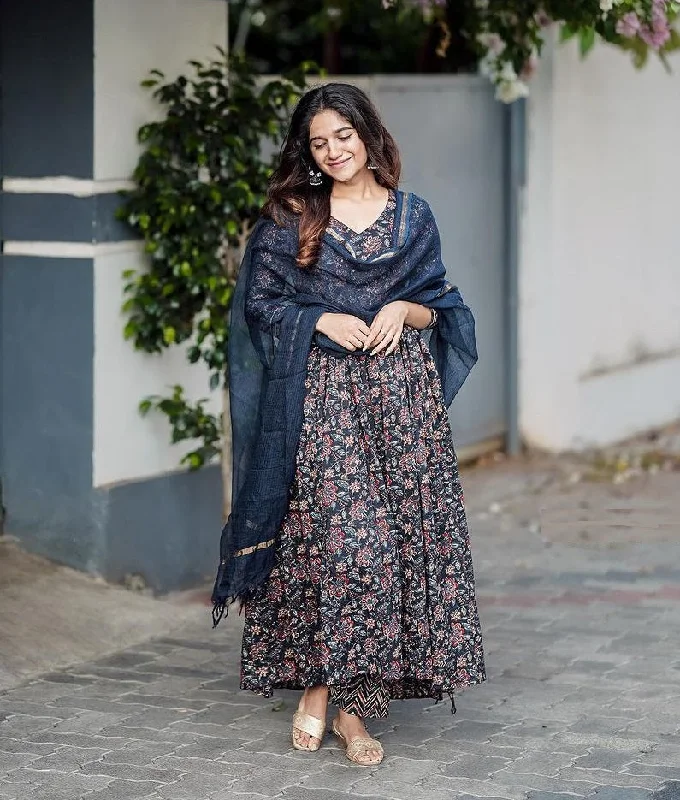 Indian Fashion Women Viscose Floral Printed Blue Kurta And Pant Set With Dupatta Wide-Legged Palazzos Indian Fashion Women Viscose Floral Printed Blue Kurta And Pant Set With Dupatta Wide-Legged Palazzos