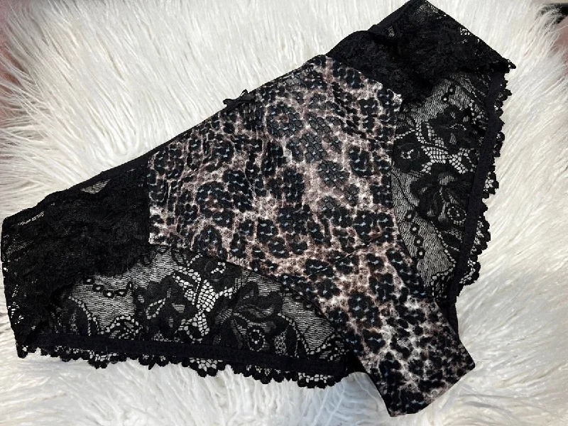 Fit Fully Yours Serena Leopard Bikini Panty U2762 Halter neck bikini, Sexy, Elegant, Comfortable Fit Fully Yours Serena Leopard Bikini Panty U2762 Halter neck bikini, Sexy, Elegant, Comfortable